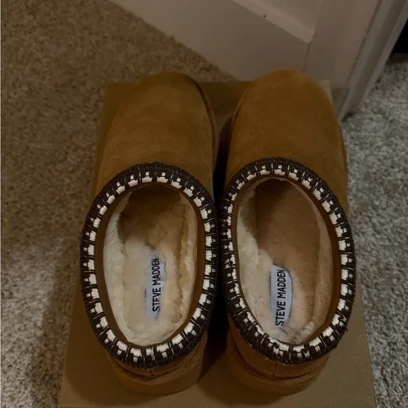 Steve Madden Chestnut Suede - Picture 2 of 2